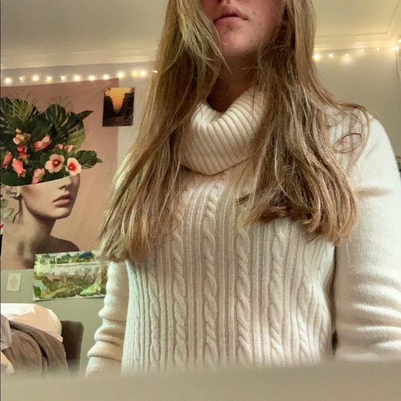 Cream colored turtleneck 100% cashmere sweater - Picture 2 of 3